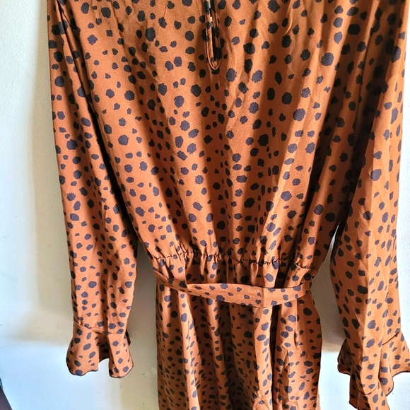 Plus Size Dalmatian Print Flounce Sleeve High Low Belted Blouse - Picture 5 of 8